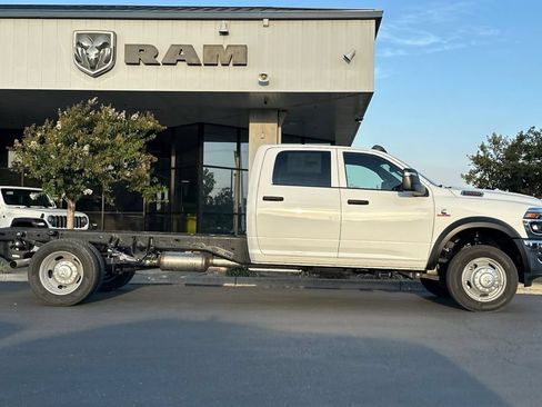New 2026 RAM 5500 Tradesman w/ Chrome Appearance Group AWD/4WD image 3