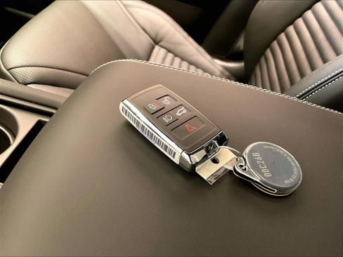 New 2026 Land Rover Discovery Limited Edition image 32