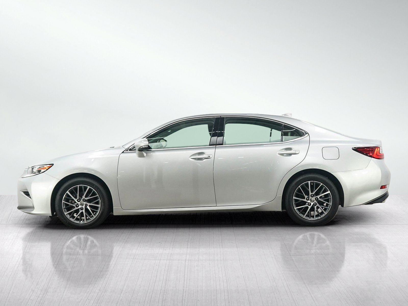 Used 2017 Lexus ES 350 w/ Luxury Package FWD image 3