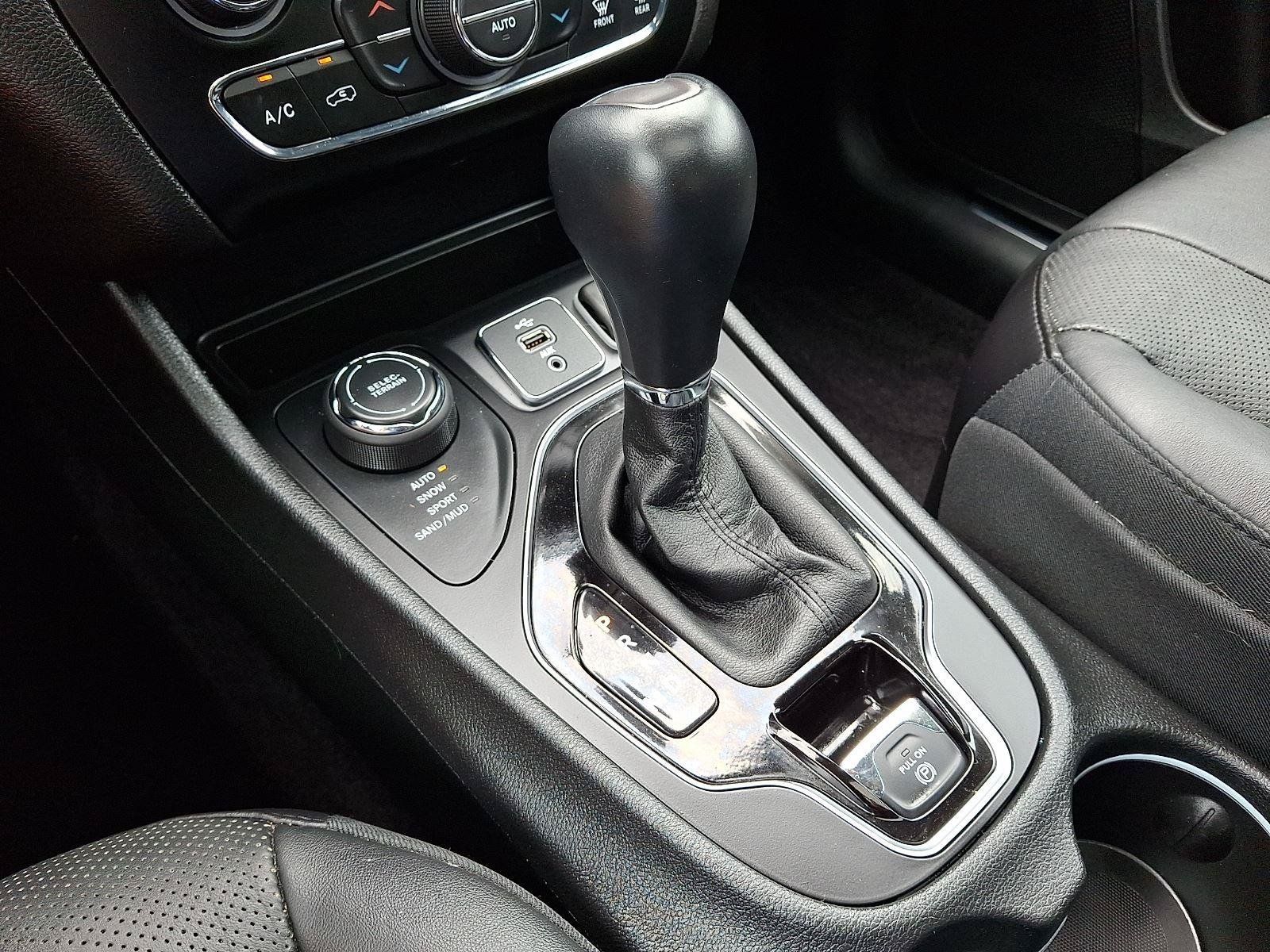 Used 2019 Jeep Cherokee Limited AWD/4WD image 16