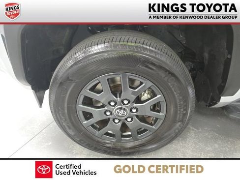 Used 2025 Toyota 4Runner SR5 AWD/4WD image 19