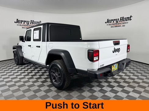 Used 2025 Jeep Gladiator Sport image 9