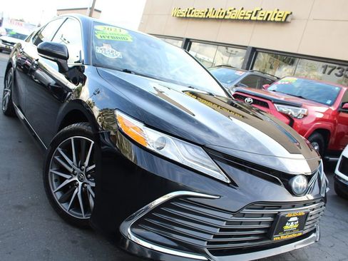 Used 2021 Toyota Camry XLE image 35