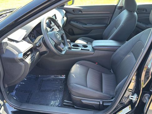 Used 2024 Nissan Altima 2.5 S FWD image 10