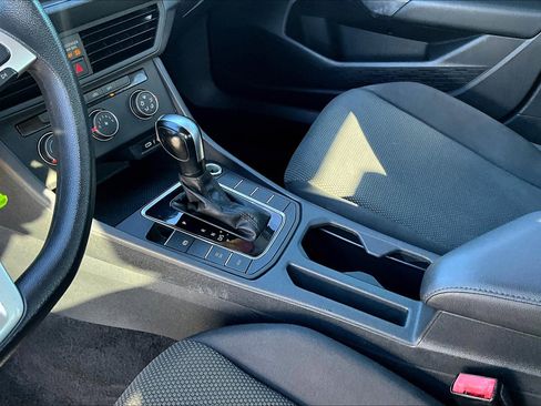 Used 2020 Volkswagen Jetta R-Line image 12