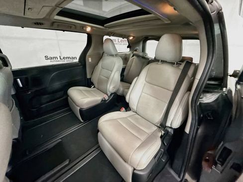 Used 2020 Toyota Sienna Limited Premium FWD image 26