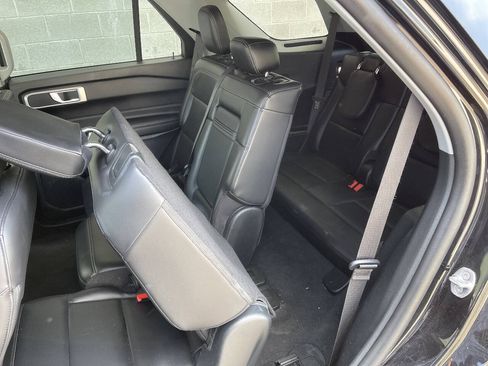 Used 2023 Ford Explorer XLT w/ Equipment Group 202A AWD/4WD image 8