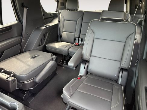 Used 2025 GMC Yukon Elevation AWD/4WD image 13