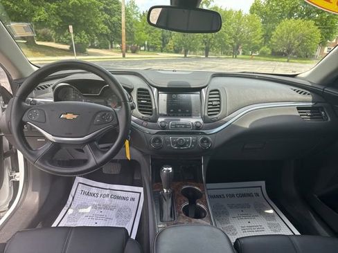 Used 2015 Chevrolet Impala LT w/ Convenience Package FWD image 11
