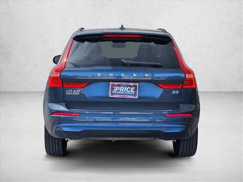 Used 2022 Volvo XC60 B5 Momentum w/ Advanced Package FWD image 7