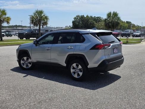 Used 2022 Toyota RAV4 XLE w/ Convenience Package FWD image 4
