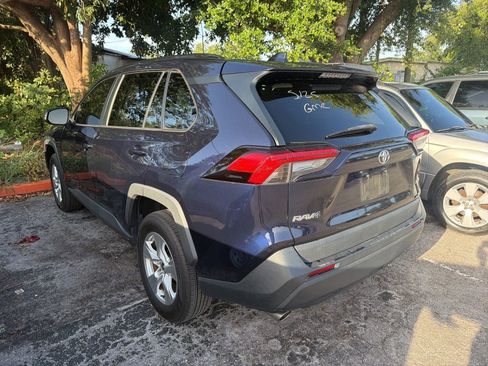 Used 2021 Toyota RAV4 XLE w/ Convenience Package FWD image 8