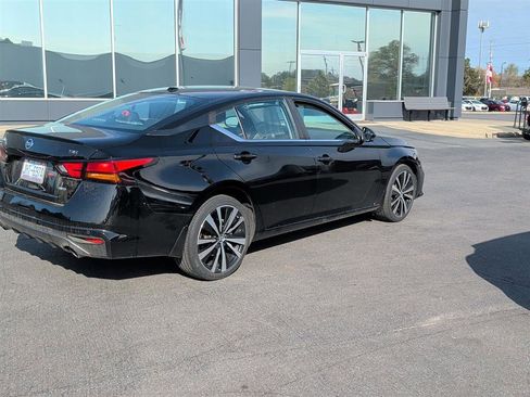 Used 2021 Nissan Altima 2.5 SR w/ SR Premium Package image 4