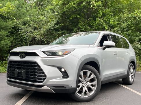 Used 2024 Toyota Grand Highlander AWD image 1