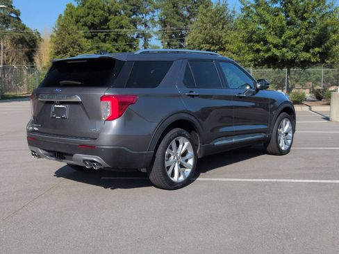 Used 2023 Ford Explorer Platinum w/ Technology Package AWD/4WD image 4