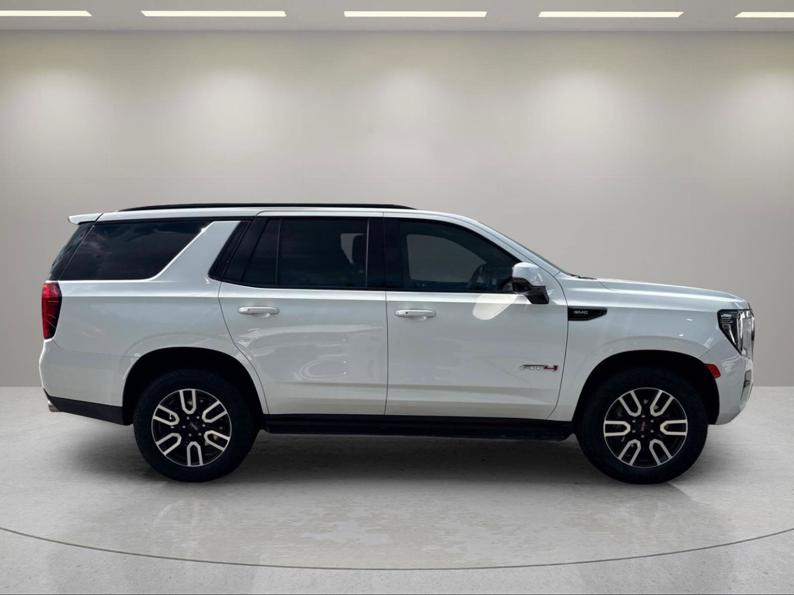 Used 2024 GMC Yukon AT4 w/ Technology Package AWD/4WD image 6
