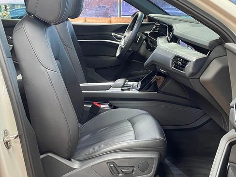 Used 2022 Audi e-tron Premium w/ Convenience Plus Package image 25