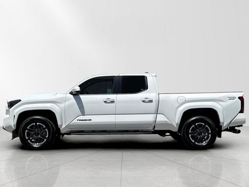 Used 2024 Toyota Tacoma TRD Sport AWD/4WD image 7
