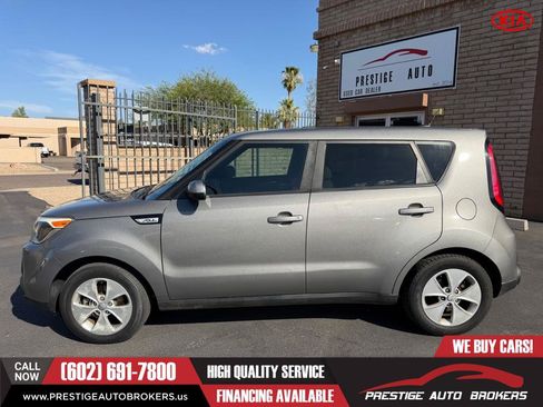 Used 2016 Kia Soul FWD image 2