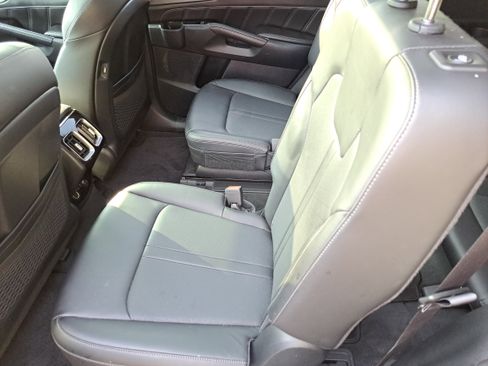 Used 2023 Kia Sorento SX image 9