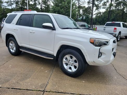 Used 2018 Toyota 4Runner SR5 RWD image 9