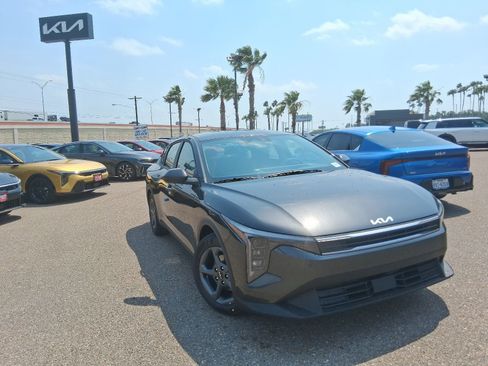 New 2026 Kia K4 FWD image 1