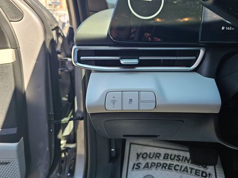 Used 2025 Hyundai Elantra Limited FWD image 35