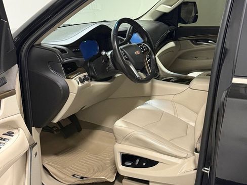 Used 2019 Cadillac Escalade ESV Luxury image 8