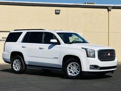 Used 2020 GMC Yukon SLT AWD/4WD image 2