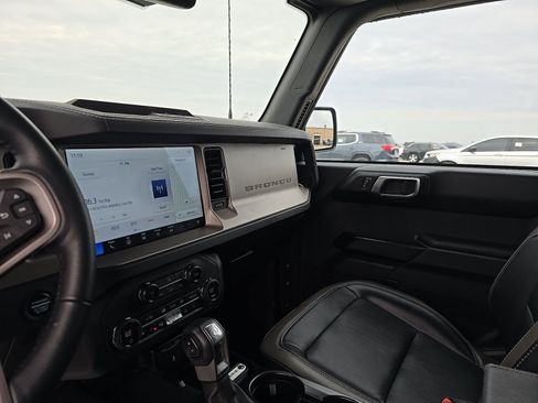 Used 2025 Ford Bronco Outer Banks image 9