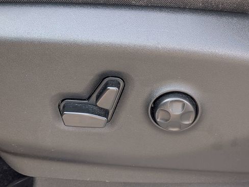Used 2024 Chrysler Pacifica Touring-L FWD image 20