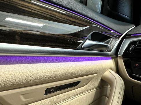 Used 2018 BMW 530i w/ Premium Package image 33