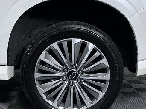 Certified 2025 INFINITI QX80 Sensory image 12