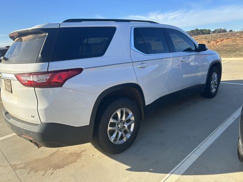 Used 2021 Chevrolet Traverse LT image 10