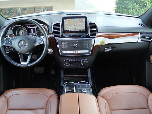 Used 2018 Mercedes-Benz GLS 550 4MATIC image 27