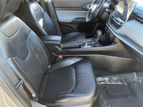 Used 2022 Jeep Compass Latitude image 10