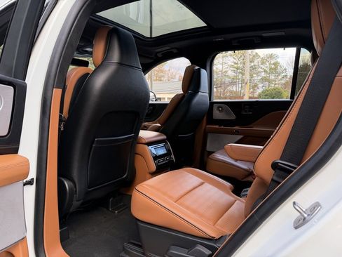 Used 2023 Lincoln Aviator Black Label w/ Class IV Trailer Tow Package image 30