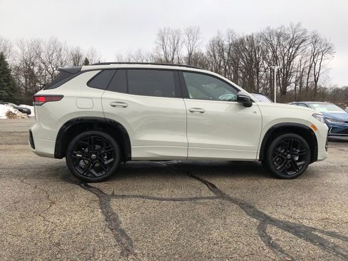 New 2026 Volkswagen Tiguan SE R-Line image 8