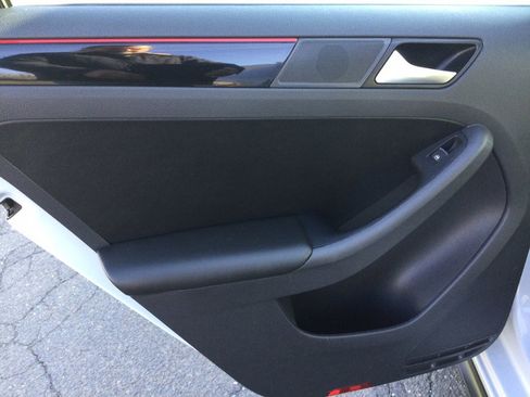 Used 2017 Volkswagen Jetta GLI image 13