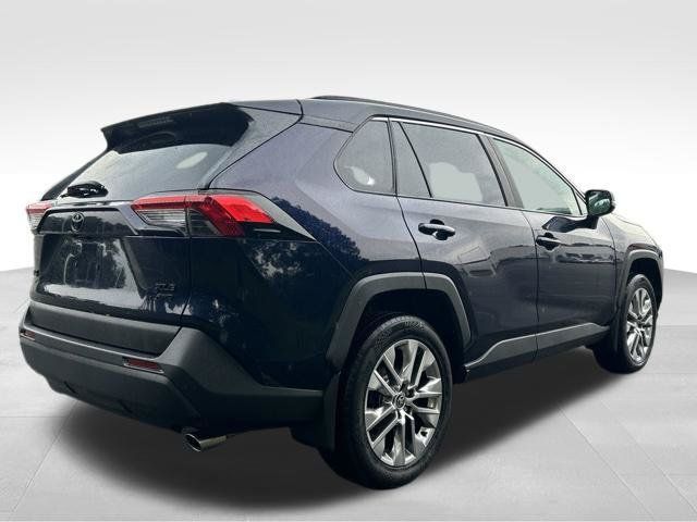 Used 2021 Toyota RAV4 XLE Premium AWD/4WD image 5