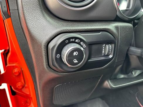 Used 2023 Jeep Gladiator Sport AWD/4WD image 11