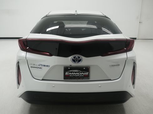 Used 2022 Toyota Prius Prime Limited FWD image 5