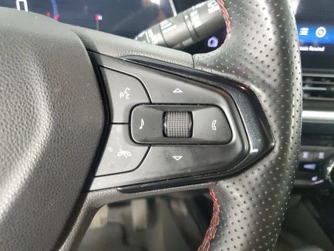 Used 2025 Chevrolet Trax RS w/ Sunroof Package FWD image 23