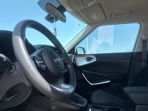 Used 2024 Kia Soul LX FWD image 34