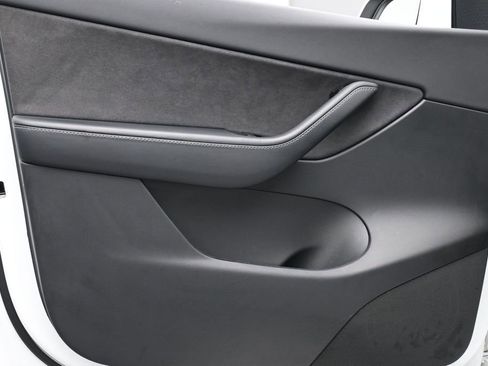 Used 2021 Tesla Model Y Long Range AWD/4WD image 9