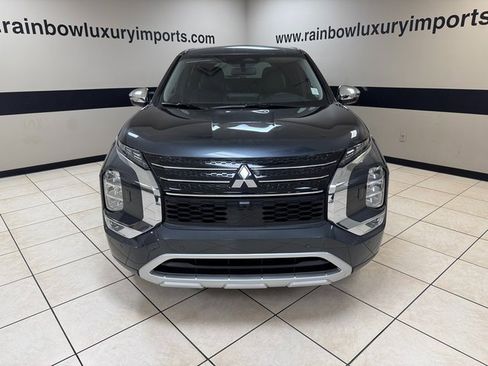 New 2025 Mitsubishi Outlander SE image 2