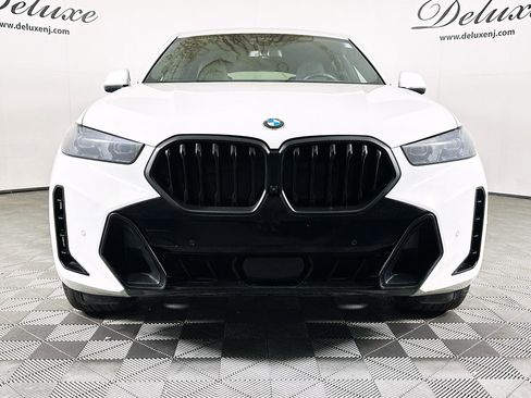 Used 2024 BMW X6 xDrive40i w/ Executive Package AWD/4WD image 2