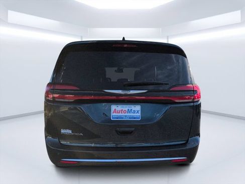 Used 2025 Chrysler Pacifica Select FWD image 4
