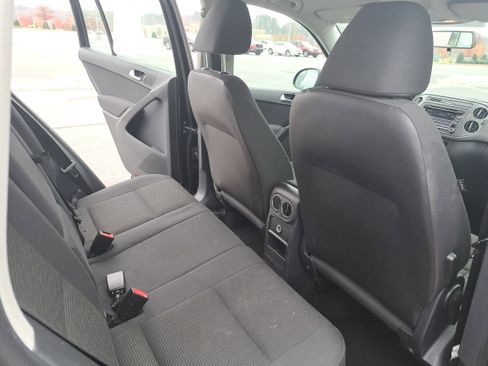 Used 2015 Volkswagen Tiguan S image 11