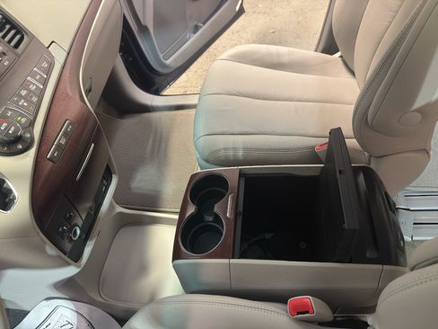 Used 2012 Toyota Sienna XLE w/ Entertainment Pkg FWD image 21